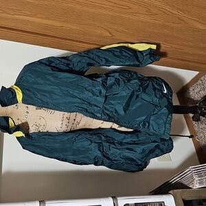 Vintage nike Xl dark green, white/reflective, & neon yellow light weight